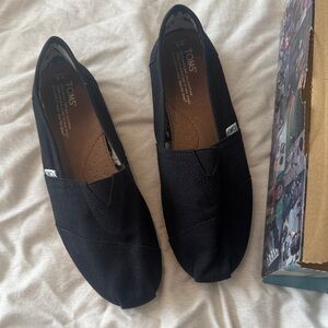 TOMS Men's Black Slip-On Loafers